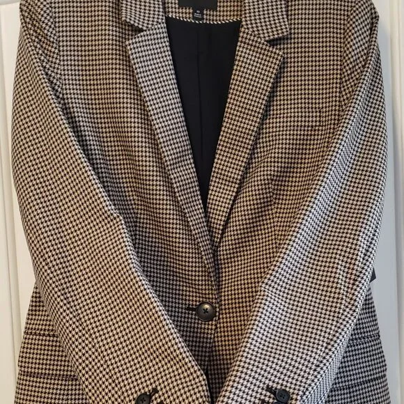 Blazer - Picture 1 of 11